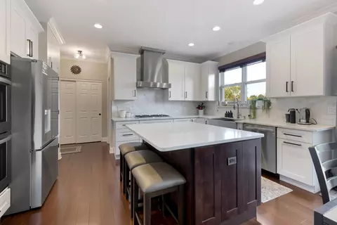 Kitchen - 1025 Biltmore Dr, Elgin, IL 60120 photo 2 of 4