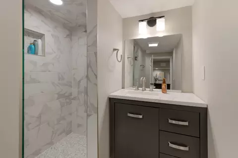 Bath - 1025 Biltmore Dr, Elgin, IL 60120 photo 5 of 5