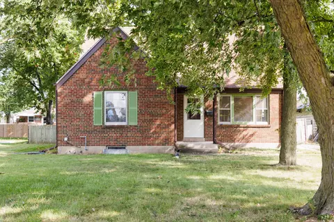 1967 E Oak St, Kankakee, IL 60901