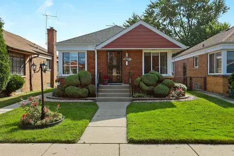 8927 S Cornell Ave, Chicago, IL 60617