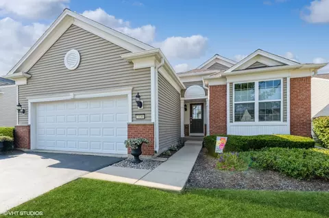 3330 Bagatelle Ln, Mundelein, IL 60060
