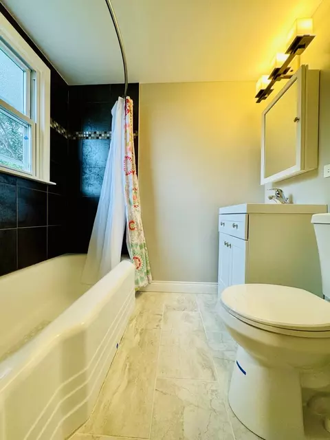 Bath - Undisclosed, Burbank, IL 60459 photo 2 of 2