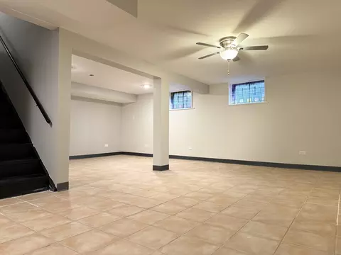 Living - Undisclosed, Burbank, IL 60459 photo 1 of 2