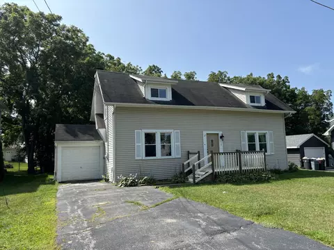 5609 Grove St, Roscoe, IL 61073