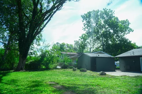 Exterior - 1908 Sangamon Dr, Champaign, IL 61821 photo 6 of 7