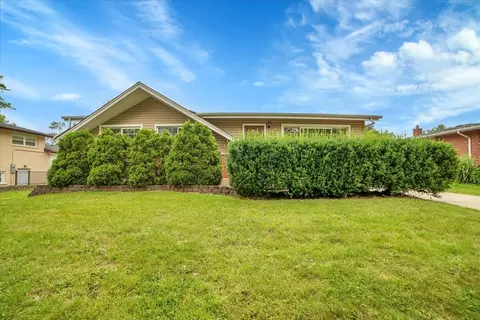 602 E Dogwood Ln, Mount Prospect, IL 60056