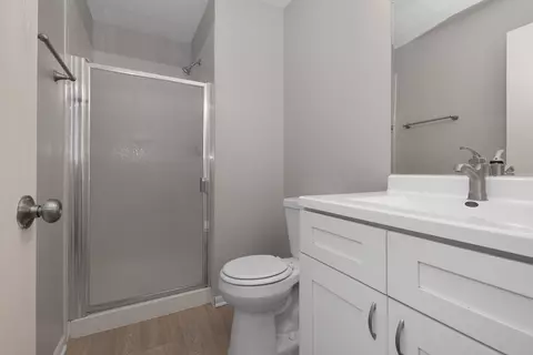 Bath - 6565 S Harvard Ave, Chicago, IL 60621 photo 2 of 3