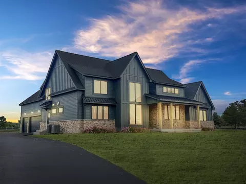 23150 Enclave Ln, Lake Barrington, IL 60010