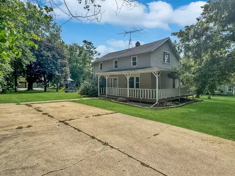 65 S Stephenson St, Cedarville, IL 61013