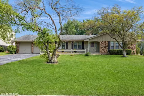 10 Carol Ct, Crete, IL 60417