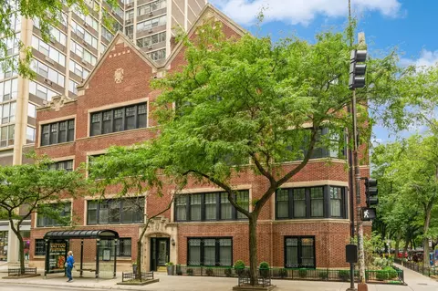 3122 N Sheridan Rd #1B, Chicago, IL 60657