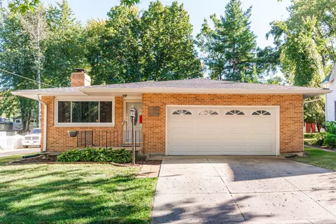 830 Shipman Pl, Dekalb, IL 60115