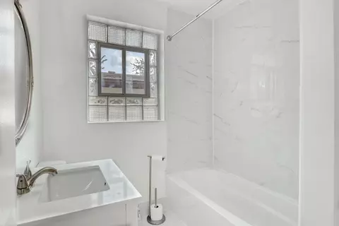 Bath - 1339 Willow Ave, Des Plaines, IL 60016 photo 1 of 3