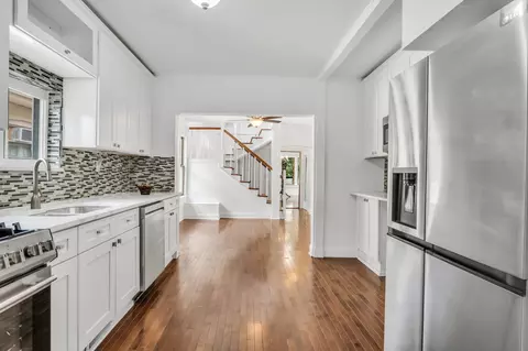 Entry Way - 1339 Willow Ave, Des Plaines, IL 60016 photo 3 of 12