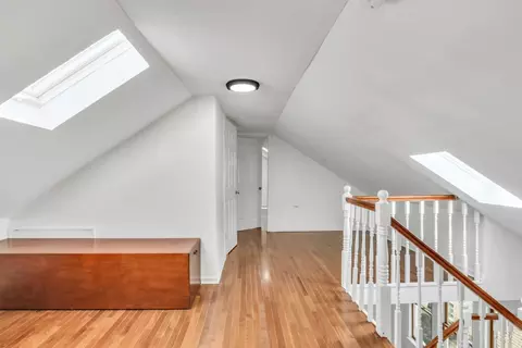 Entry Way - 1339 Willow Ave, Des Plaines, IL 60016 photo 8 of 12