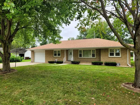 510 Woodlawn Dr, Prophetstown, IL 61277