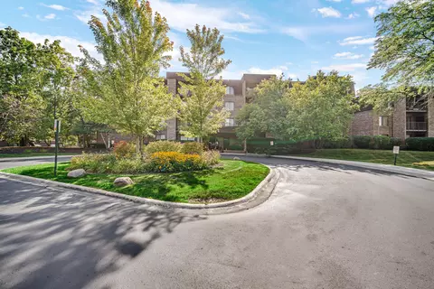 2050 Valencia Dr #105C, Northbrook, IL 60062