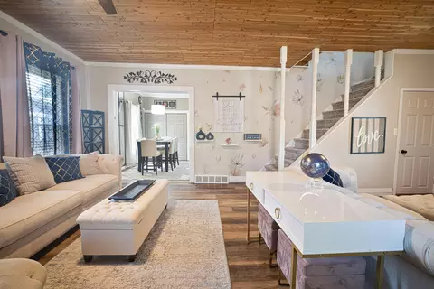 Living - 421 S Alma Ave, Kankakee, IL 60901 photo 1 of 4