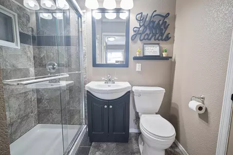 Bath - 421 S Alma Ave, Kankakee, IL 60901 photo 1 of 3