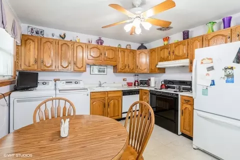 Kitchen - 2409 Wilke Rd, Rolling Meadows, IL 60008 photo 1 of 1