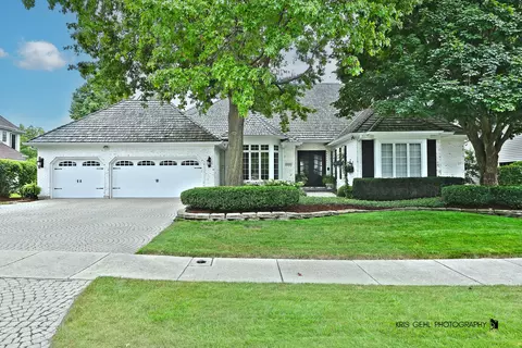 2885 Parkwood Ln, Aurora, IL 60502