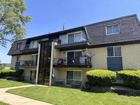 11132 S 84th Ave #3A, Palos Hills, IL 60465