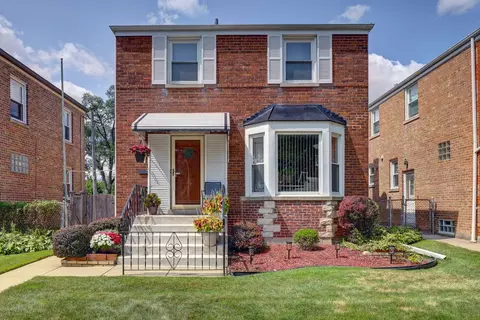 6032 N Whipple St, Chicago, IL 60659
