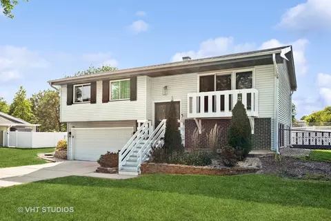 238 Strathmore Ct, Bloomingdale, IL 60108