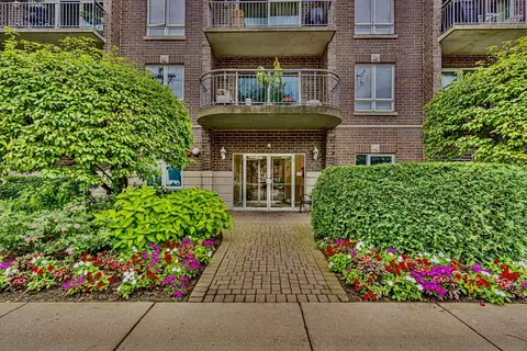 1477 E Thacker St #404, Des Plaines, IL 60016
