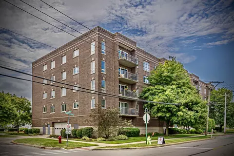 1477 E Thacker St #404, Des Plaines, IL 60016 photo 3