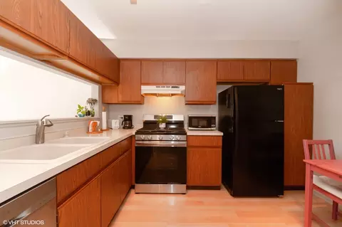 970 Ridgefield Ln #970, Wheeling, IL 60090 photo 2