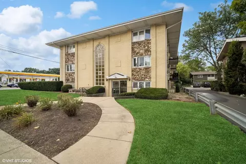 2 N Dee Rd #103, Park Ridge, IL 60068
