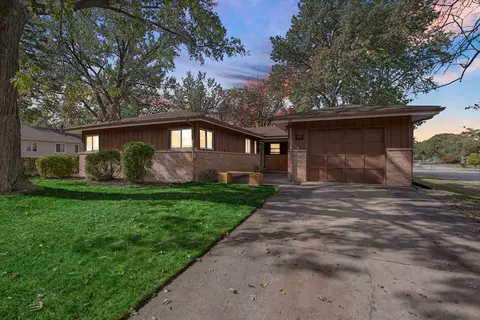 418 New Salem St, Park Forest, IL 60466