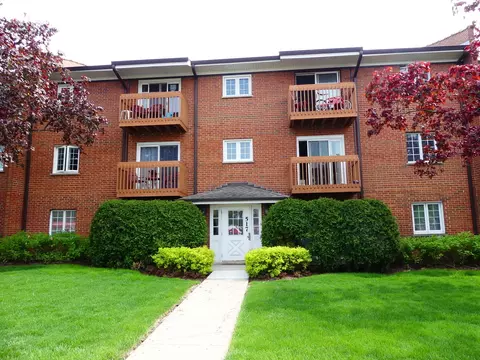 517 W Central Rd #2A, Mount Prospect, IL 60056