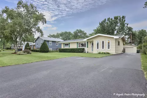 2007 Fairfield Rd, Lindenhurst, IL 60046 photo 2