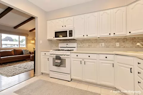 2007 Fairfield Rd, Lindenhurst, IL 60046 photo 9