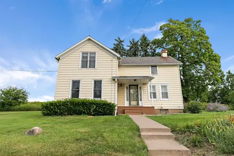 174 W Center St, Burlington, IL 60109