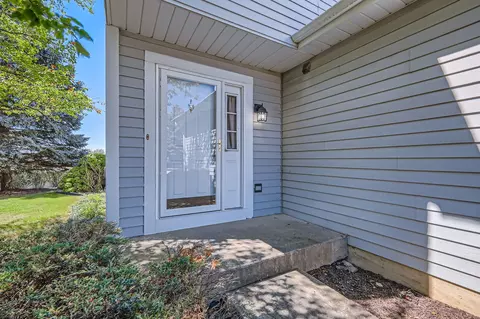 1233 Dunamon Dr, Bartlett, IL 60103 photo 3