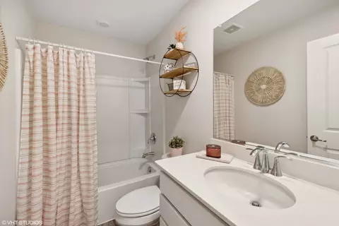 Bath - 1031 Draper Rd, Mchenry, IL 60050 photo 3 of 3