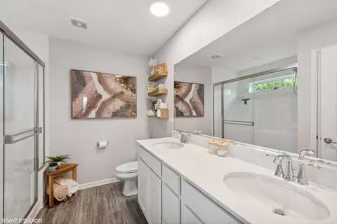 Bath - 1031 Draper Rd, Mchenry, IL 60050 photo 2 of 3