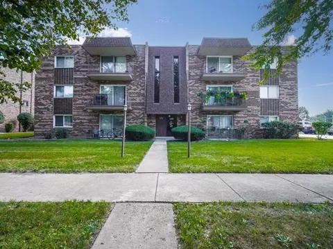 12801 Carriage Ln #302, Crestwood, IL 60445