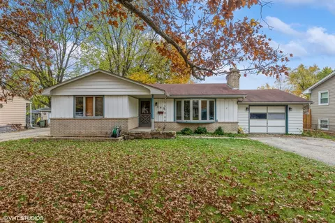 345 W Oriole Trl W, Cary, IL 60013