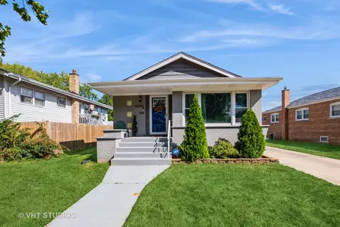 10005 S Karlov Ave, Oak Lawn, IL 60453
