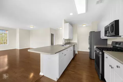 Kitchen - 640 Mchenry Rd #208, Wheeling, IL 60090 photo 1 of 1