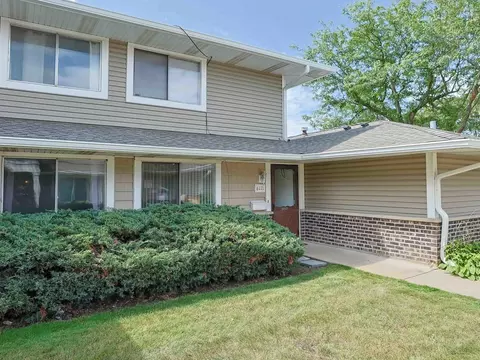 6111 Kit Carson Dr #36-2, Hanover Park, IL 60133