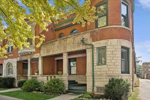 1321 E Hyde Park Blvd, Chicago, IL 60615