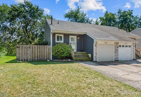 1731 Whitney Dr, Hanover Park, IL 60133