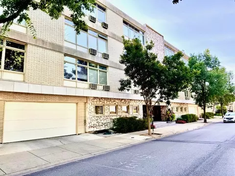 222 N Marion St #1F, Oak Park, IL 60302