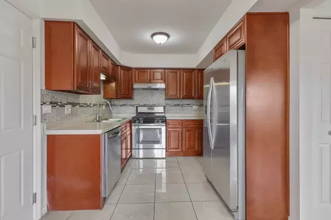 1781 Queensbury Cir, Hoffman Estates, IL 60169 photo 2