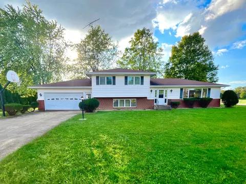 1005 N Dover Ct, Milford, IL 60953